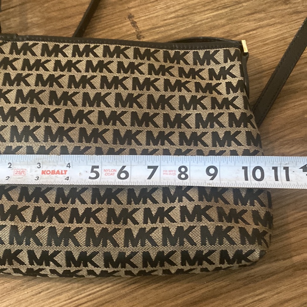 Michael Kors Bedford Small North South Crossbody beige/black signature jacquard. - Picture 6 of 10